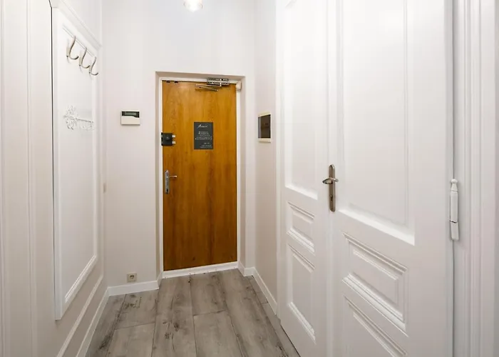 Апартаменты Avangard Deluxe Art *